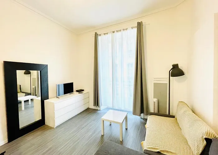 Nicolas, Hyper Centre * Nantes